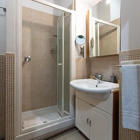 4 Fontane 156 Luxury Apartment *